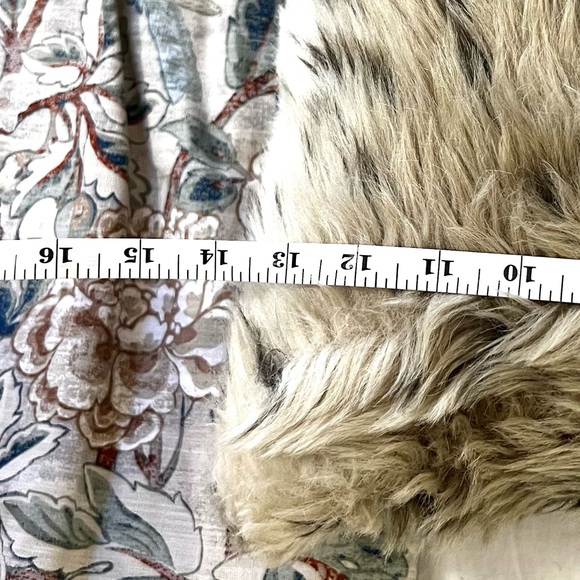 Nicole Miller Home,Faux Fur Snow Leopard Lumbar Pillow Set of 2,EUC, Decor,24in - Picture 9 of 9